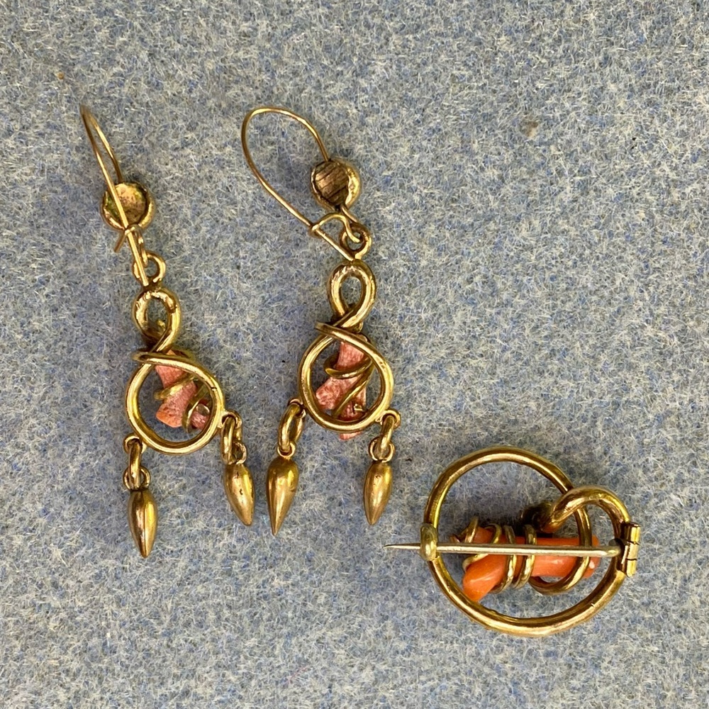 Vintage wrapped coral brooch and earrings set - Picture 4 of 5